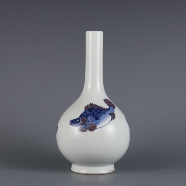 Qing Dynasty Qianlong period blue and white underglaze red mandarin fish pattern gallbladder vase - Image 2