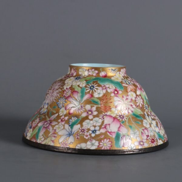Qianlong Period of Qing Dynasty Gold-ground Porcelain Flower Pattern Bent-waist Bowl - Image 3