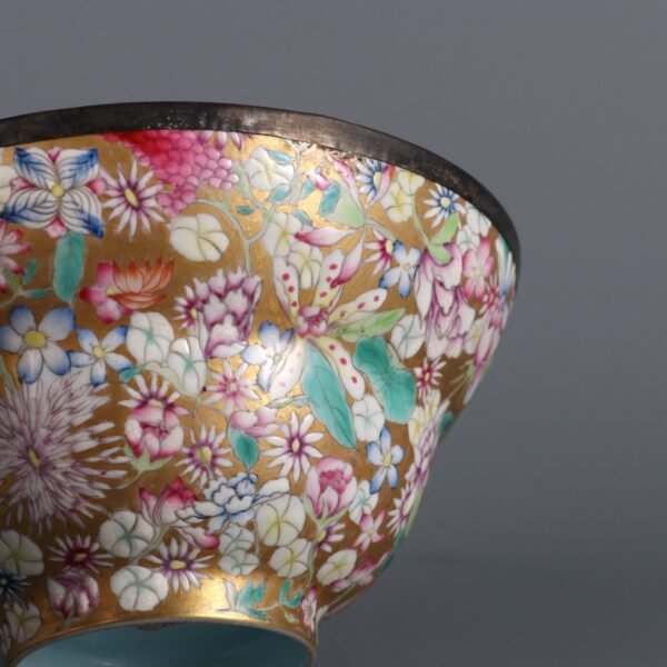 Qianlong Period of Qing Dynasty Gold-ground Porcelain Flower Pattern Bent-waist Bowl - Image 4