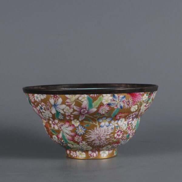 Qianlong Period of Qing Dynasty Gold-ground Porcelain Flower Pattern Bent-waist Bowl - Image 5