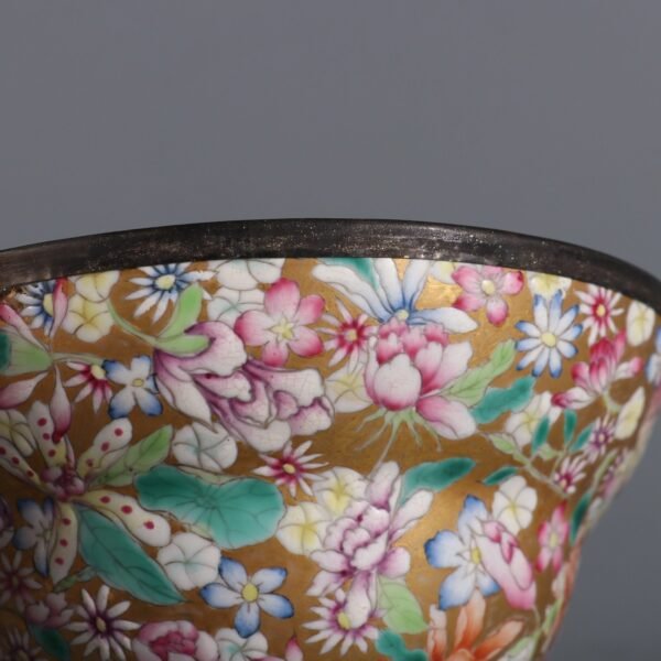Qianlong Period of Qing Dynasty Gold-ground Porcelain Flower Pattern Bent-waist Bowl - Image 6