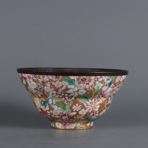 Qianlong Period of Qing Dynasty Gold-ground Porcelain Flower Pattern Bent-waist Bowl