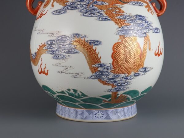 Qing Dynasty Qianlong Period Gold-painted Dragon and Phoenix Auspicious Ruyi Ear Blessing Vase - Image 5