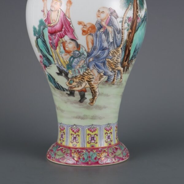 Qing Dynasty Qianlong Period Famille Rose Arhat Pattern Dragon Ear Appreciation Vase - Image 5