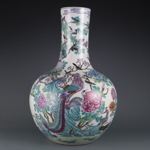 vase with bird-and-bird-and-phoenix pattern, made in the Qianlong period of the Qing Dynasty
