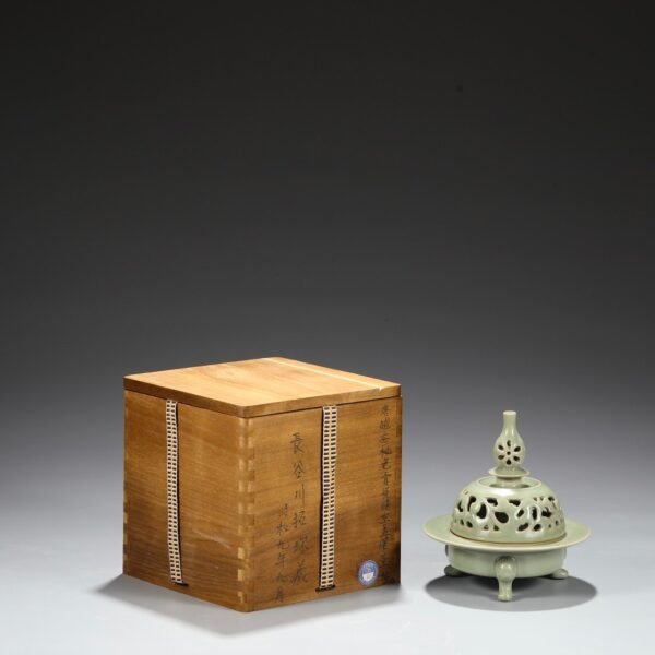 Old Collection of Tang Dynasty Yue Kiln Secret Color Hollow Covered Jar Incense Burner