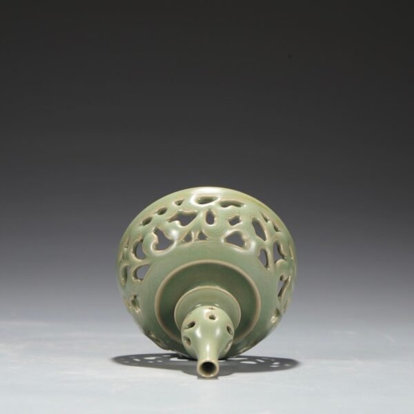 Old Collection of Tang Dynasty Yue Kiln Secret Color Hollow Covered Jar Incense Burner - Image 7