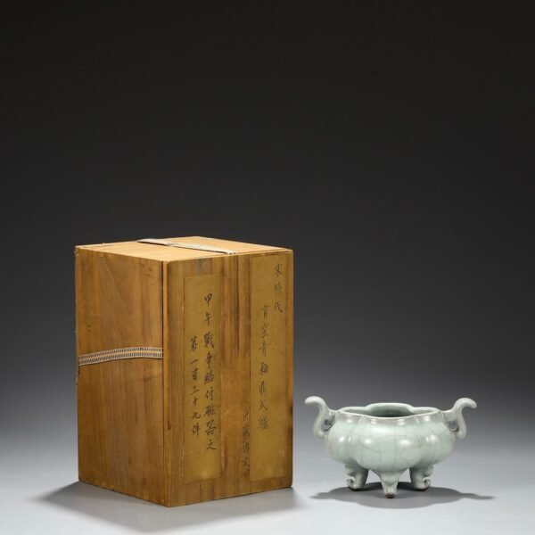 Old collection of Southern Song Dynasty official kiln green glaze melon-shaped tripod furnace