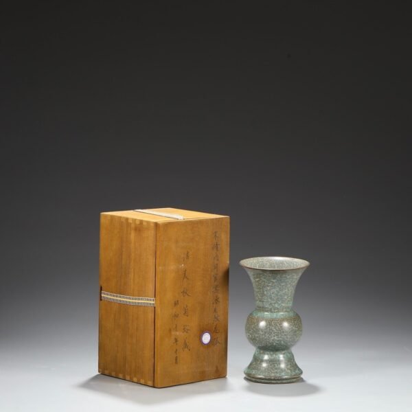 Old Collection Southern Song Xiu Nei Si Official Kiln Ice Flower Solitary