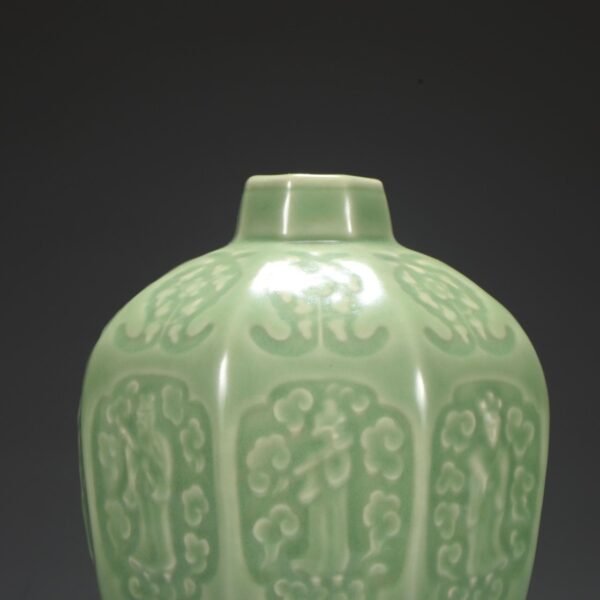 Old collection of Yuan Dynasty Longquan kiln green glaze eight immortals plum vase "Yujin Garden" - Image 3