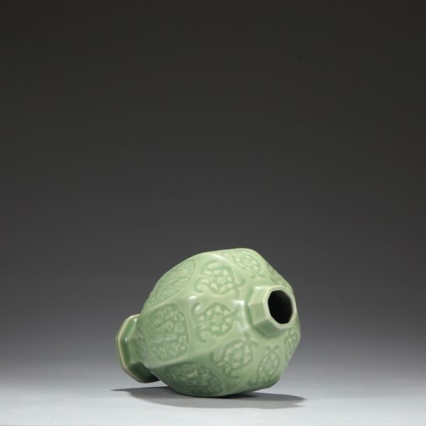 Old collection of Yuan Dynasty Longquan kiln green glaze eight immortals plum vase "Yujin Garden" - Image 5