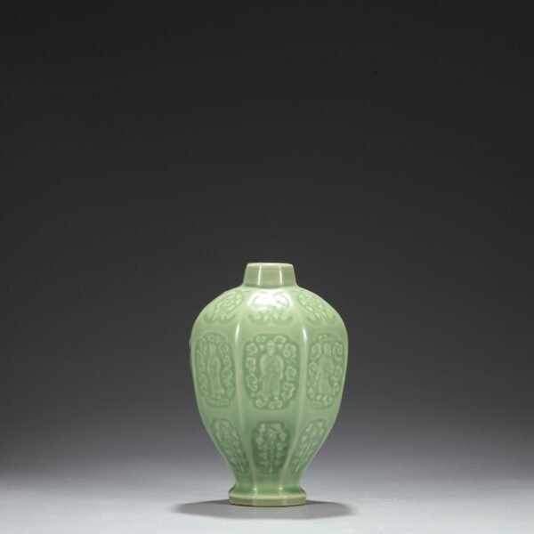 Old collection of Yuan Dynasty Longquan kiln green glaze eight immortals plum vase "Yujin Garden" - Image 6