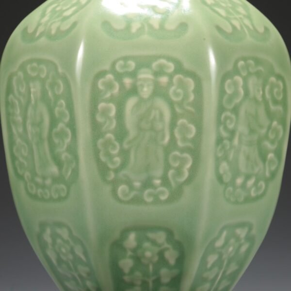 Old collection of Yuan Dynasty Longquan kiln green glaze eight immortals plum vase "Yujin Garden" - Image 7