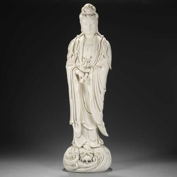Old collection of Ming Dynasty Dehua kiln ivory white glaze Nanhai Guanyin standing statue (large Buddha statue)