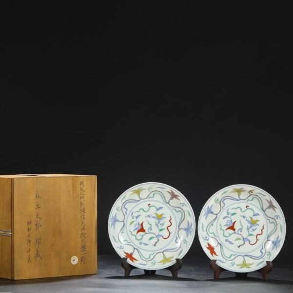 A pair of large plates with Ming Chenghua Doucai twined flower patterns from an old collection.