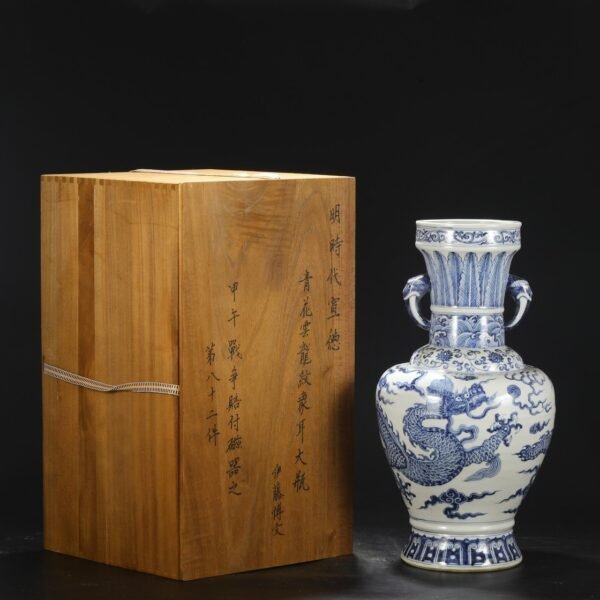 Old collection of Ming Xuande blue and white cloud dragon pattern elephant ear large vase