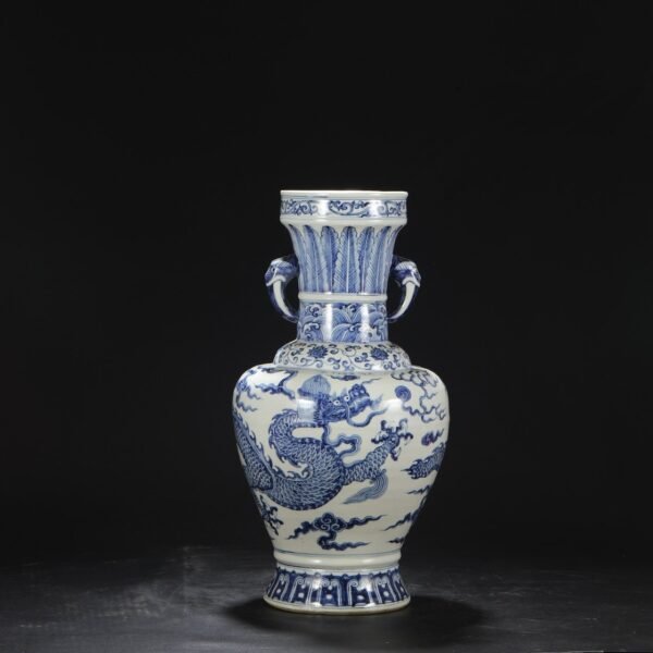 Old collection of Ming Xuande blue and white cloud dragon pattern elephant ear large vase - Image 2