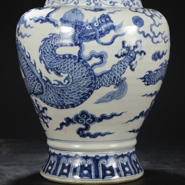 Old collection of Ming Xuande blue and white cloud dragon pattern elephant ear large vase - Image 4