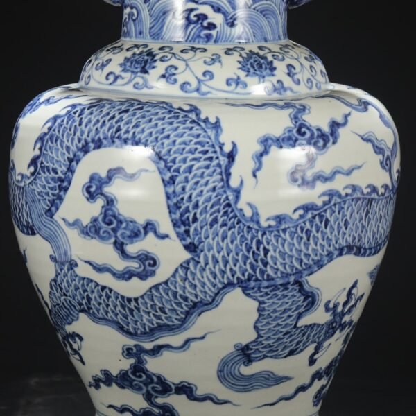 Old collection of Ming Xuande blue and white cloud dragon pattern elephant ear large vase - Image 7