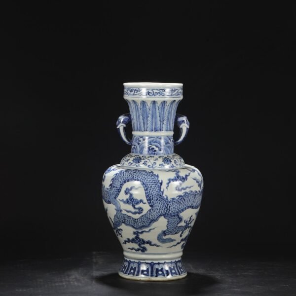 Old collection of Ming Xuande blue and white cloud dragon pattern elephant ear large vase - Image 9